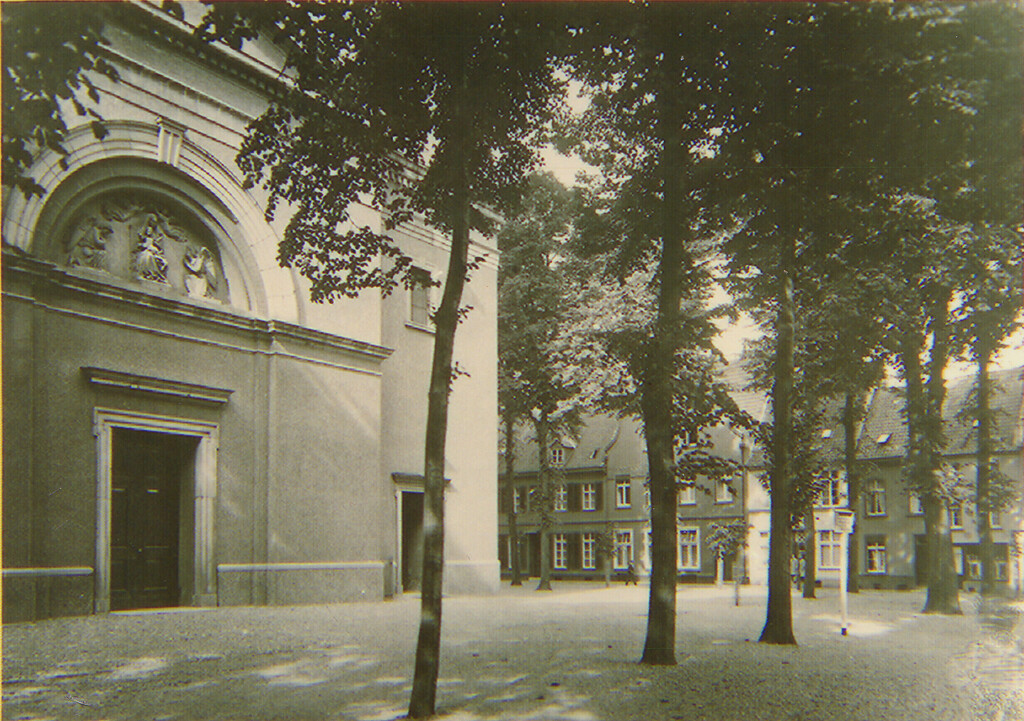 Rees, Kirche St. Maria Himmelfahrt, Hauptportal (um 1930)