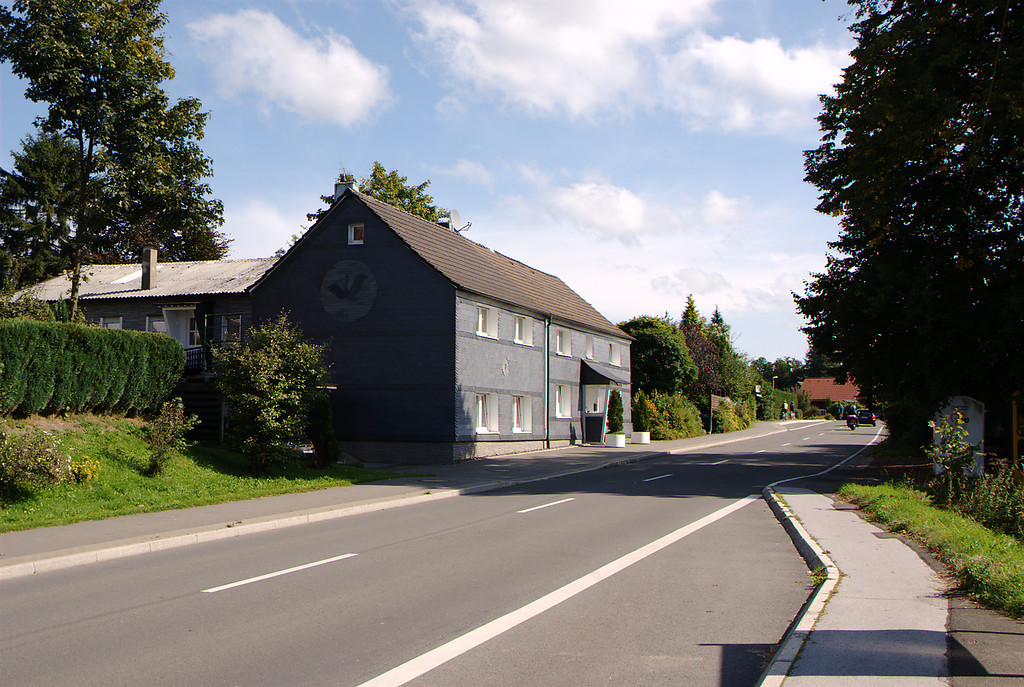 Historische Bausubstanz an der Durchgangsstraße von Scheideweg (2008)