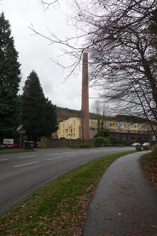 Fabrikgebäude und Schornstein der Textilfabrik Ermen & Engels, Engelskirchen (2015)