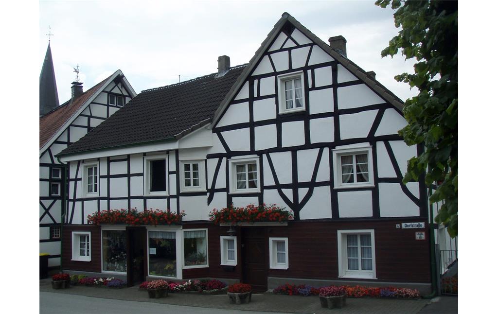 Wülfrath-Düssel, Dorfstraße 4, Wohn- und Geschäftshaus (2009)