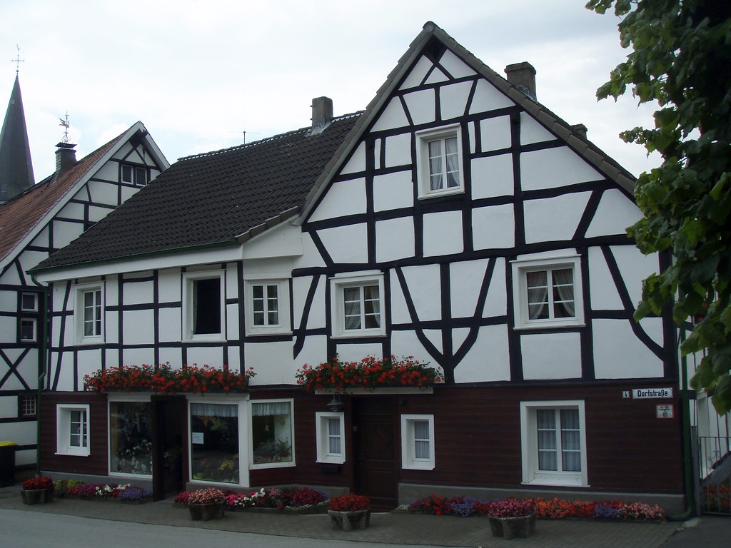 Wülfrath-Düssel, Dorfstraße 4, Wohn- und Geschäftshaus (2009)