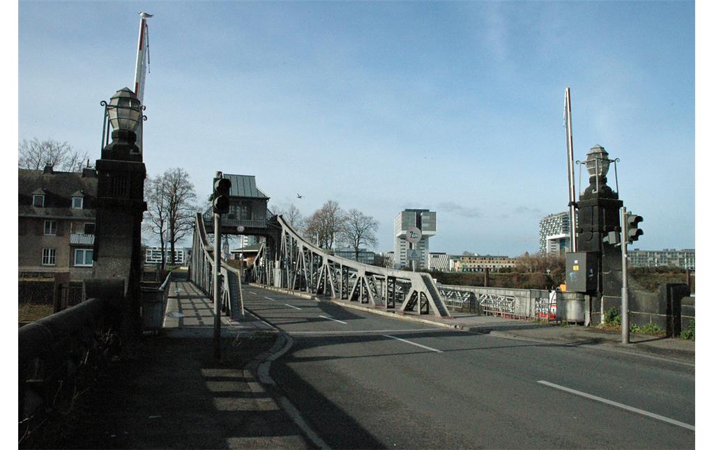 Deutzer Drehbrücke, Sicht von Deutz Richtung Poller Wiesen (2014)