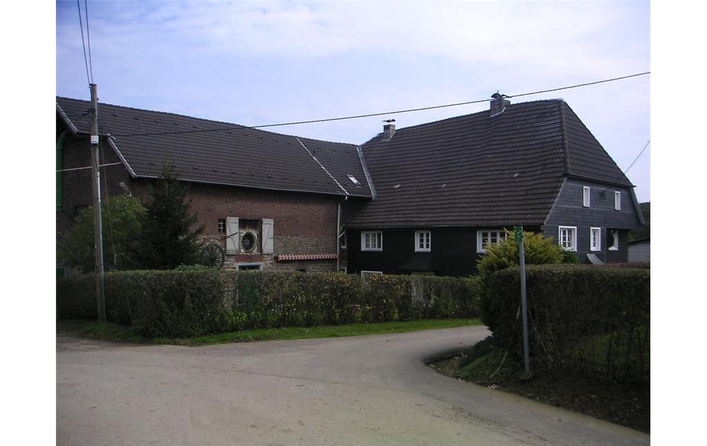 Landwirtschaftlicher Hof mit im Giebel geteiltem Wohnhaus in Bochen (2007)