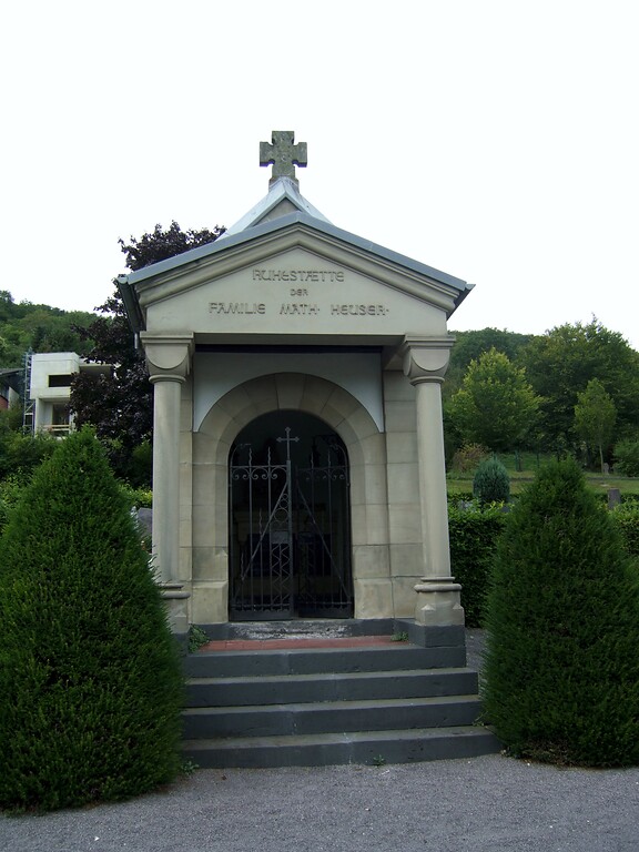 Ruhestätte der Familie Matthias Heuser auf dem Friedhof in Westum (2013)