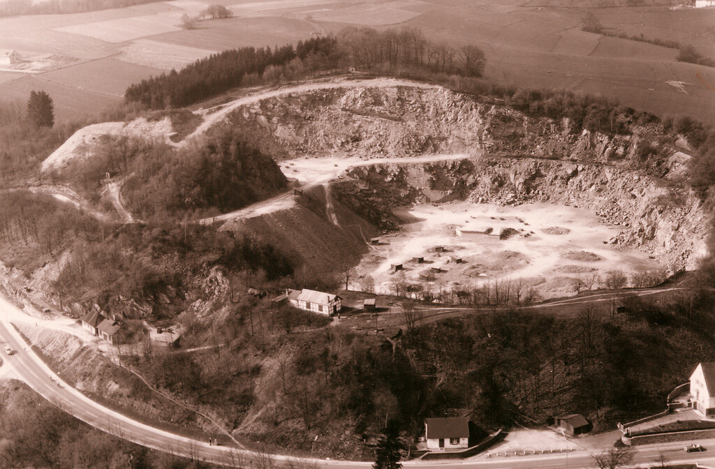 Steinbruch Eichhardt bei Wiehl. (1957)