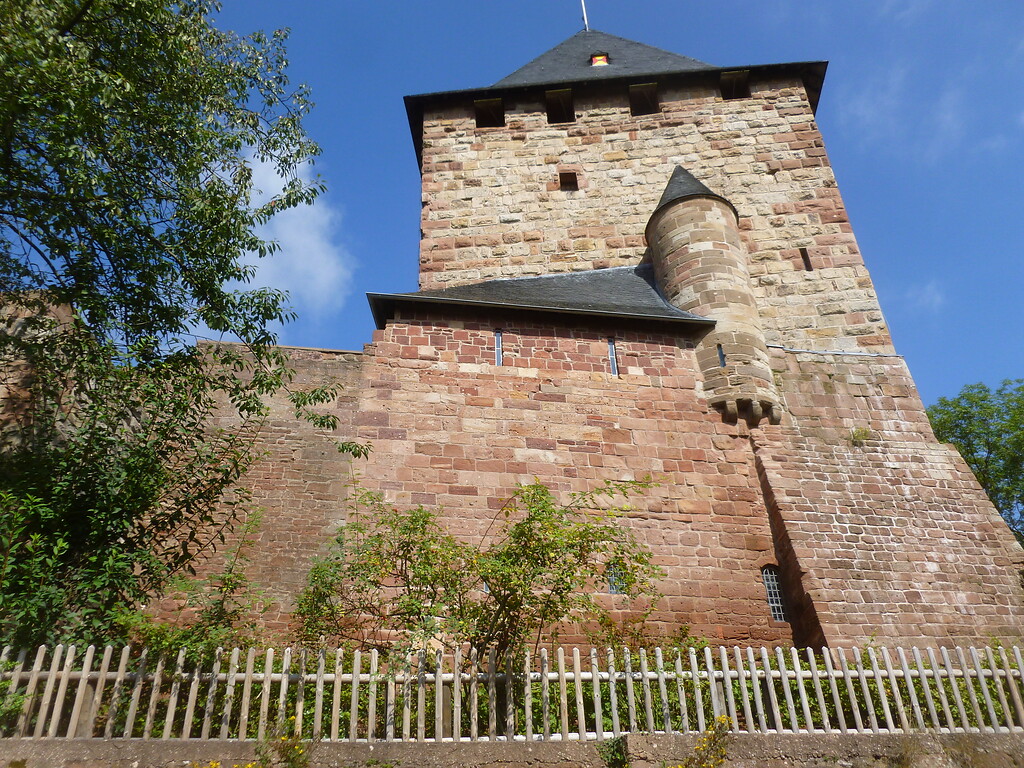 Bergfried der Burg Nideggen (2014)