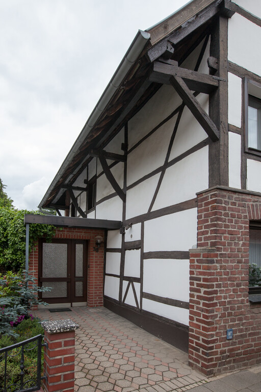 Wohnhaus mit Nebengebäuden - Holzweilerstraße 38 in Erkelenz-Keyenberg (2019)