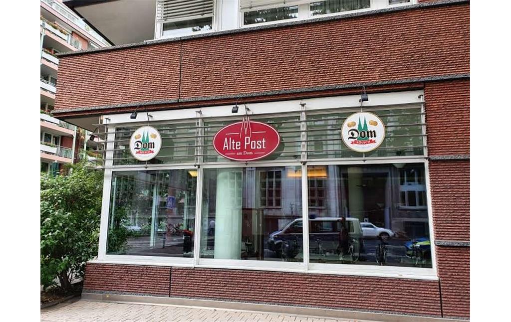 Der Name des Restaurants "Alte Post" erinnert an die ehemalige Kölner Hauptpost an dieser Stelle (2021)