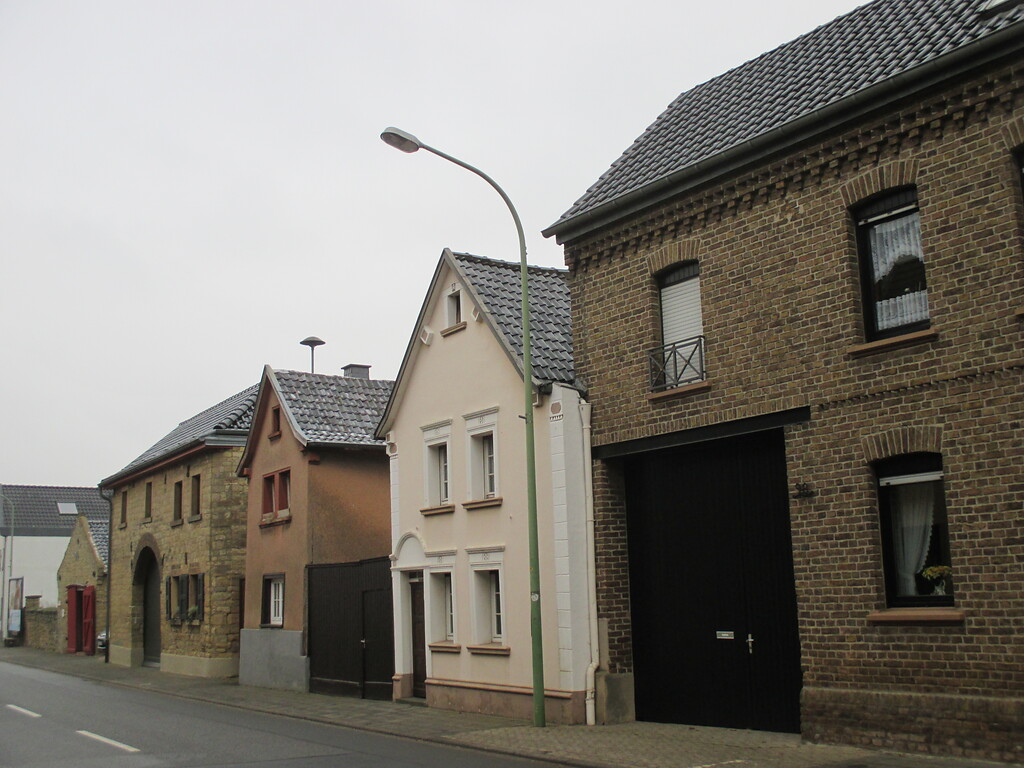 Straßenzeile mit historischer Bausubstanz in Bürvenich (2014)