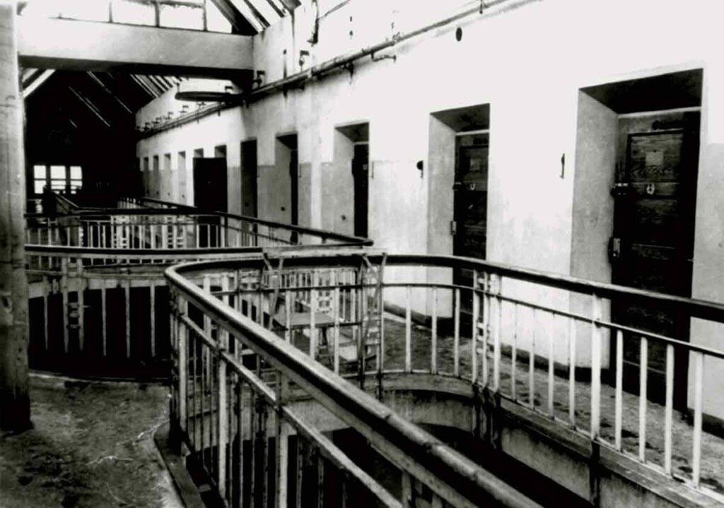 Der Zellentrakt der Haftanstalt Rheinbach im Jahr 1944.