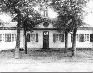 Historische Aufnahme der ehemaligen Schule in Delhoven (Aufnahmedatum unbekannt).
