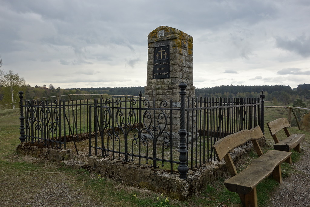 Kriegerdenkmal auf dem Schlangenberg (2016)