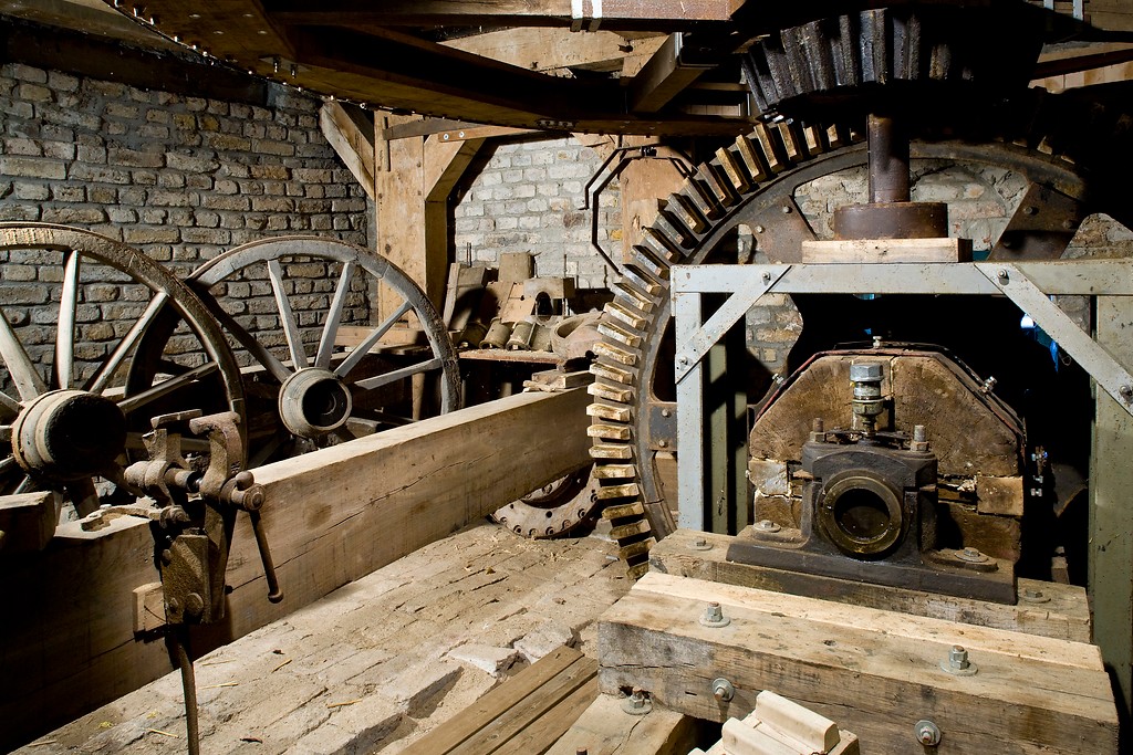 Holzlarer Mühle, Innenraum mit Mühlentechnik