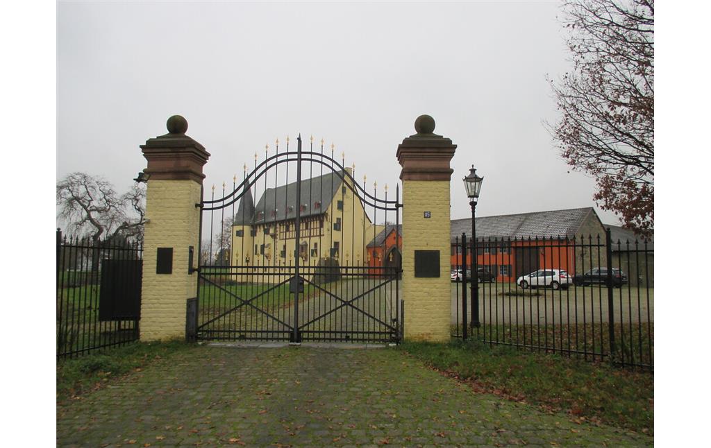 Eingangsportal von Burg Langendorf (2014)