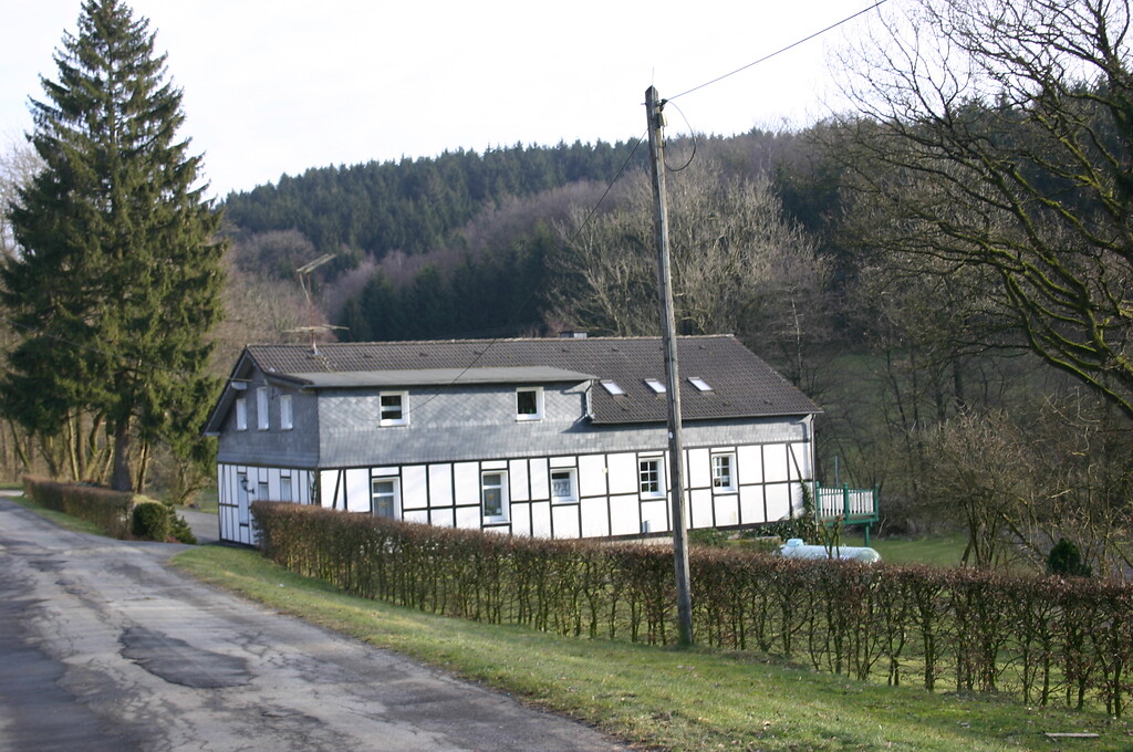 Blick auf das Gebäude der ehemaligen Getreidemühle in Kottmannshausen (2008)
