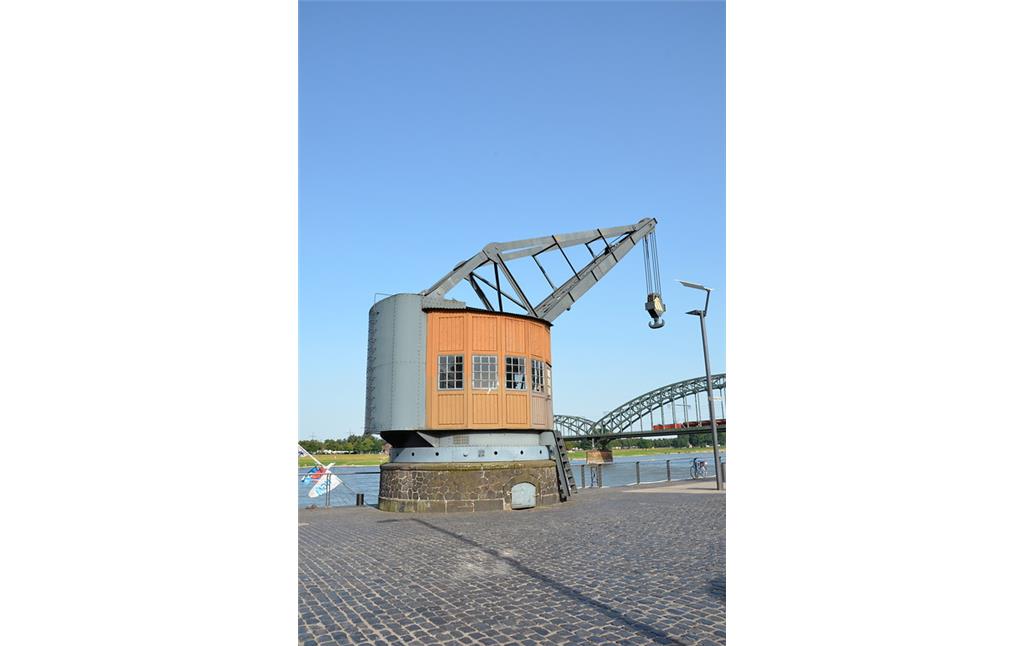 Der Hafenkran Nr. 35 "alter Herkules" im Kölner Rheinauhafen (2013)