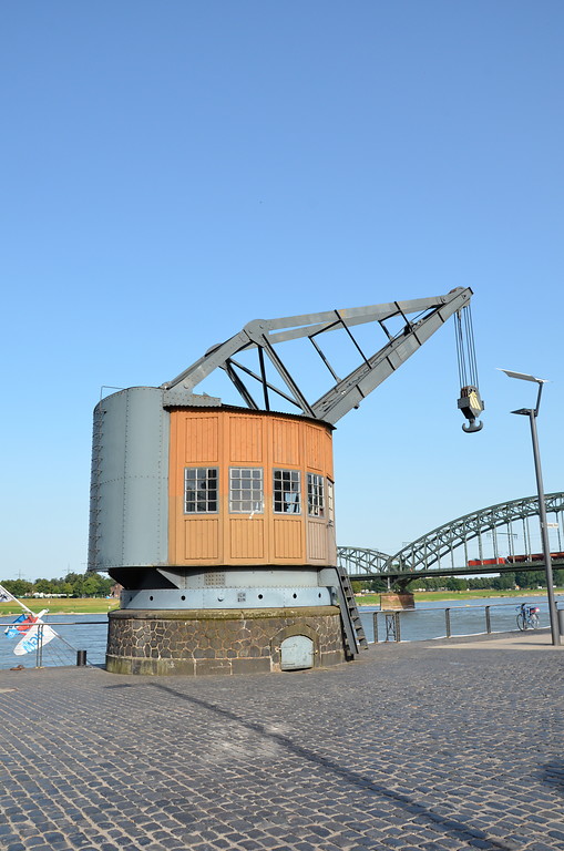 Der Hafenkran Nr. 35 "alter Herkules" im Kölner Rheinauhafen (2013)