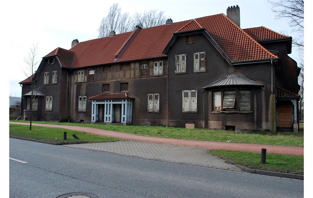 Beamtenwohnhaus für vier Familien von 1905 in der Siedlung Bliersheim in Duisburg-Rheinhausen (2013