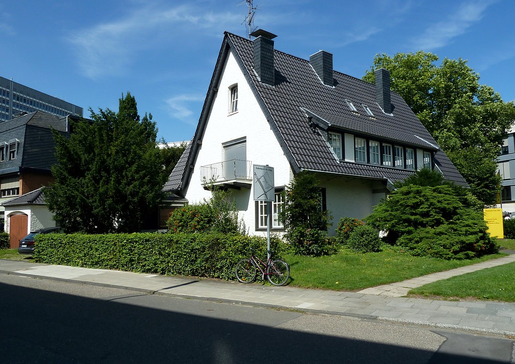 Wohnhaus Fritz-Schäffer-Straße 15 im Bonner Regierungsviertel (2017).