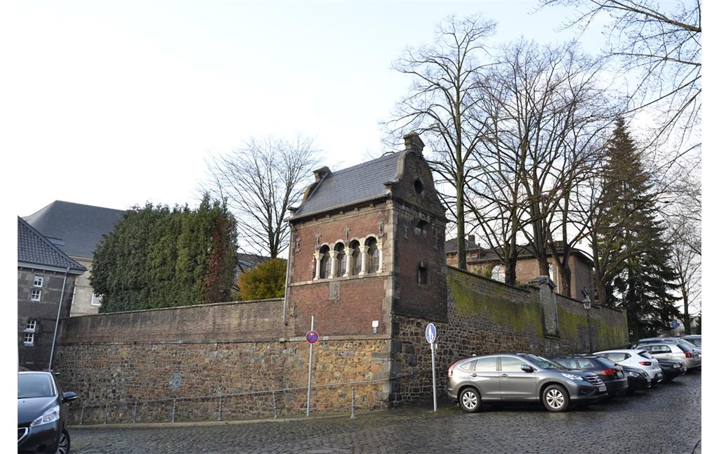 Reste der Befestigungsmauer und Gartenhaus der Abtei Burtscheid (2015)