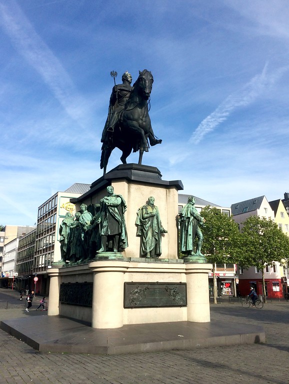 Denkmal für den preußischen König Friedrich Wilhelm III. auf dem Kölner Heumarkt (2019), Blick von Südosten.