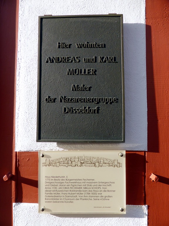 Haus Heinrichs in Ahrweiler (2018), Inschriftentafel und Informationsschild