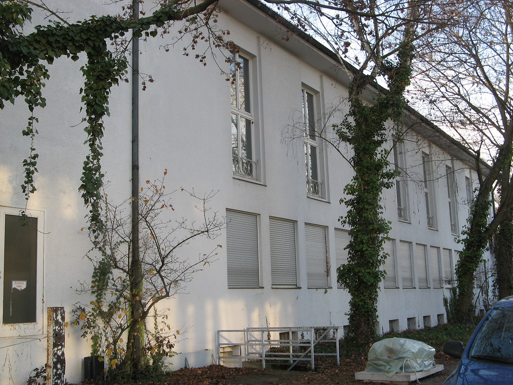 Rückansicht des Seitenflügels der ehemaligen Landesvertretung Baden-Württemberg im Jahre 2010 von der Schlegelstraße aus gesehen
