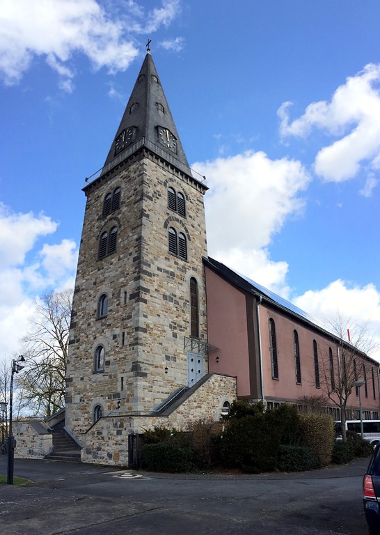 Die 1953 erbaute Evangelische "Christuskirche" in Altenkirchen (2015)