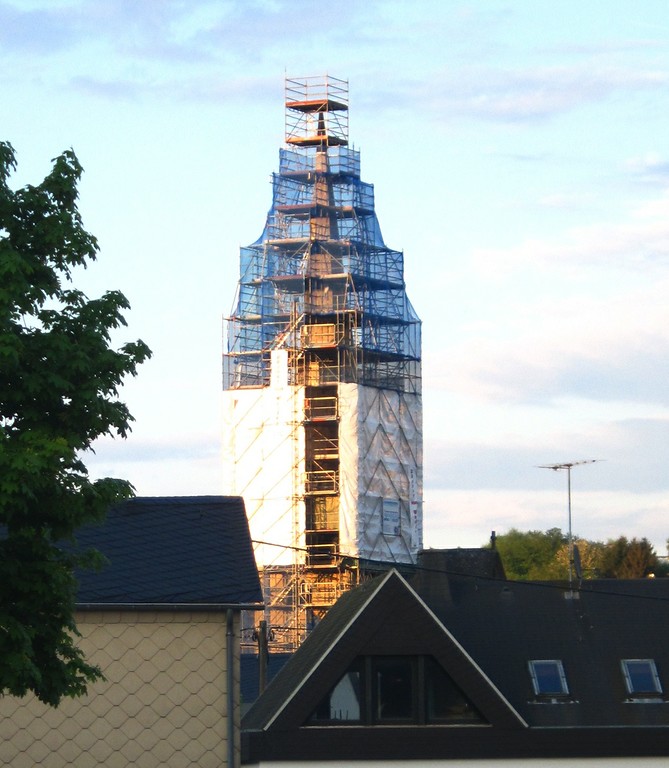Die renovierte Turmspitze der Pfarrkirche St. Pankratius in Kaisersesch im April 2014.