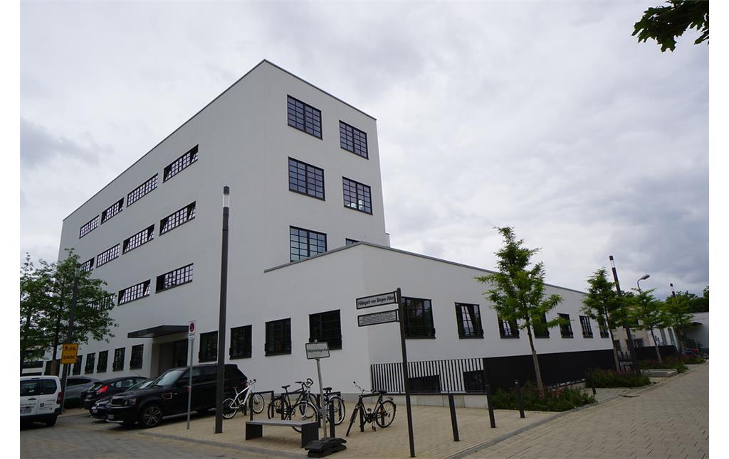 Das Gebäude der ehemaligen Chemischen Werke Siegel Co. ("Sidol-Werke") in Köln-Braunsfeld ist heute zu einem es modernen Wohn- und Gewerbekomplex umfunktioniert worden (2018).