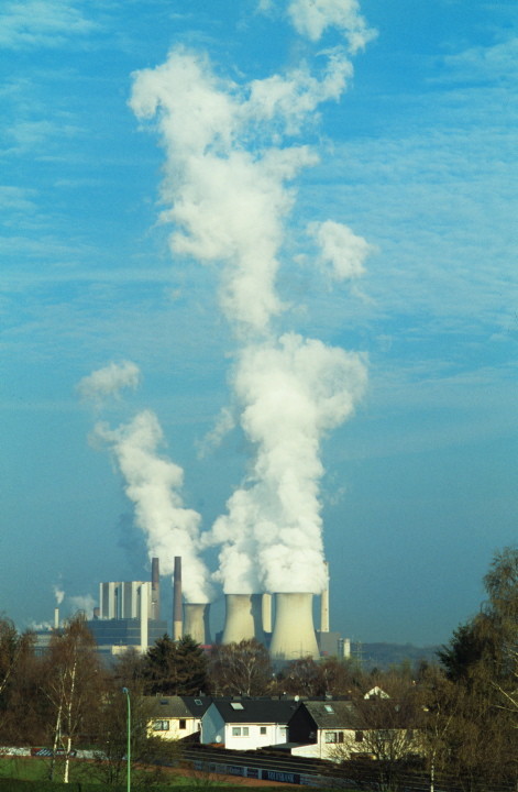 Die Kühltürme des Braunkohlenkraftwerks in Eschweiler-Weisweiler, Städteregion Aachen