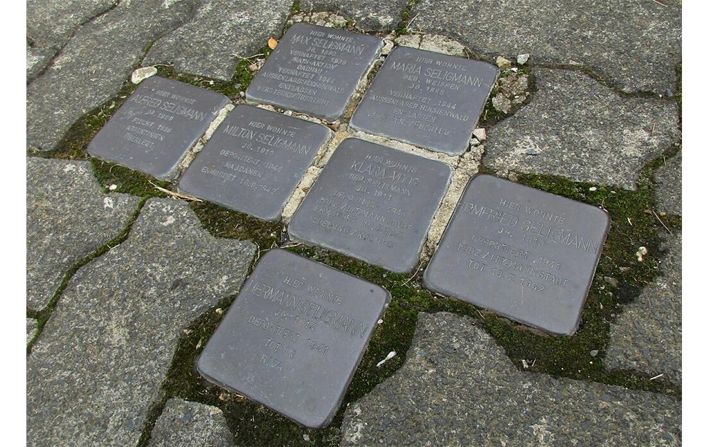 Am 29. März 2012 verlegte Stolpersteine vor der Gedenkstätte "Landjuden an der Sieg" in Windeck-Rosbach (2021).