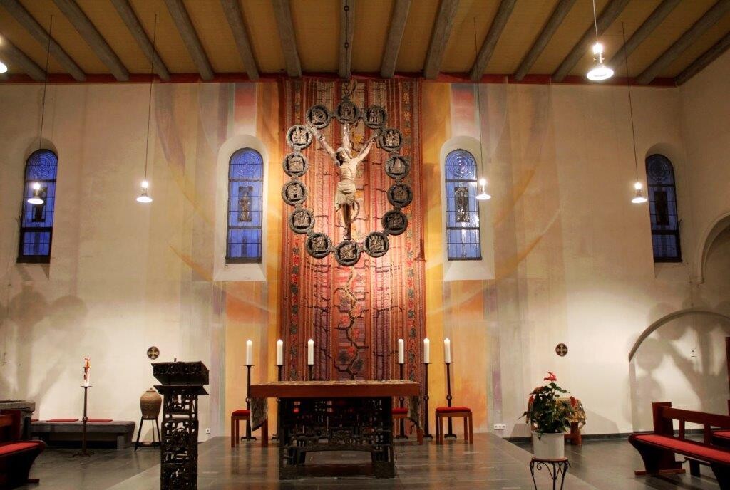 Innenaufnahme der katholischen Pfarrkirche Sankt Martinus in Koblenz-Lay