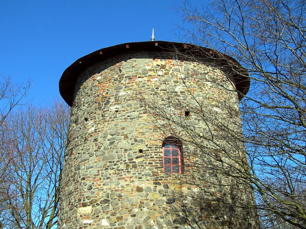 Ansicht des oberen Mauerkranzes der Fritzdorfer Windmühle (Windmühlenturm Fritzdorf, 2011).