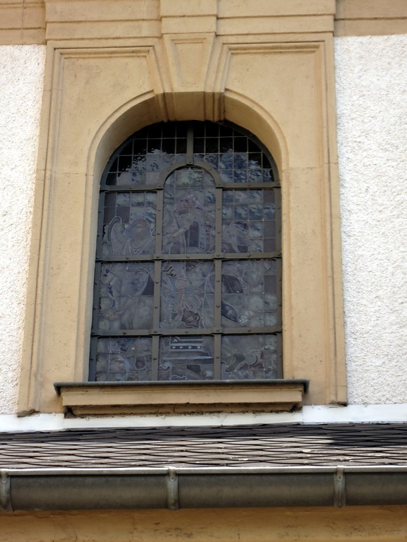 Ein Fenster der katholischen Pfarrkirche "St. Johannes Enthauptung" in Koblenz-Metternich (2014).