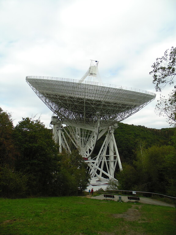 Das Radioteleskop Effelsberg des Max-Planck Instituts für Radioastronomie bei Bad Münstereifel-Effelsberg (2020).