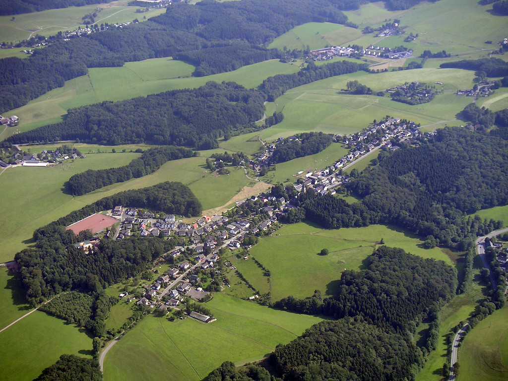 Luftbild von Wipperfürth-Thier, aufgenommen aus nördlicher Richtung (2005).