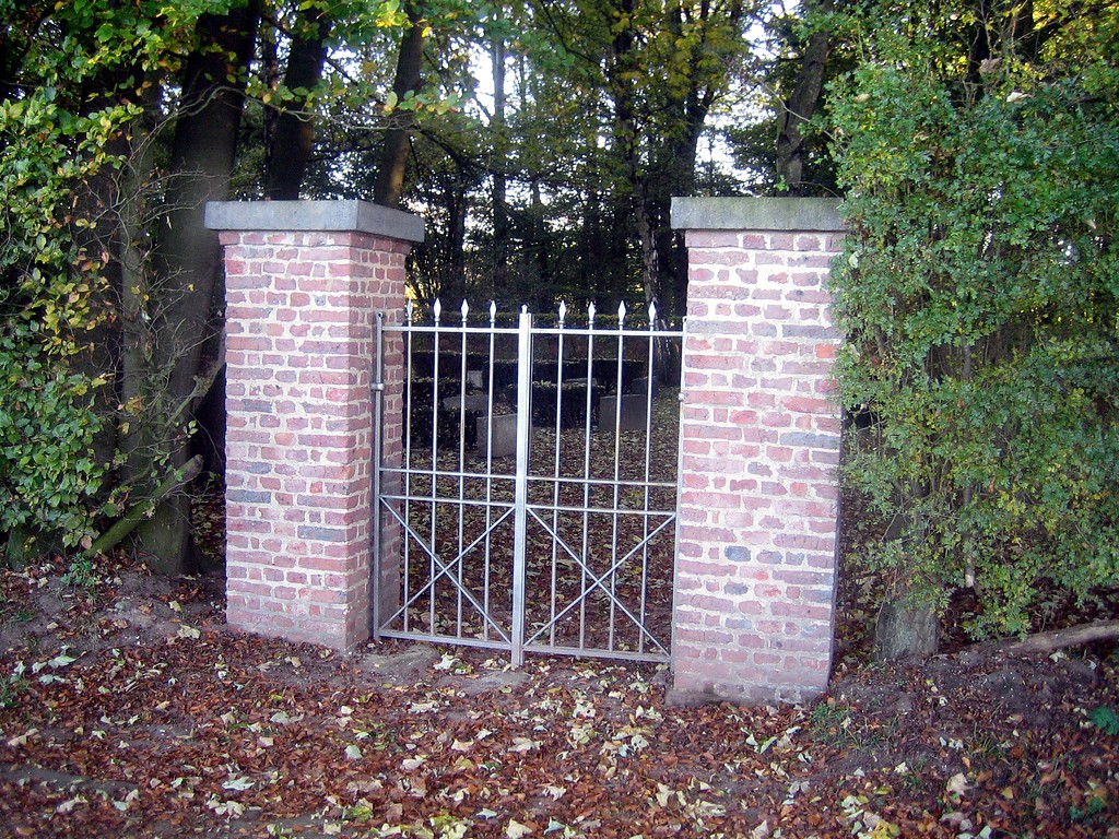 Friedhofstor des Jüdischen Friedhofs Anrath (2011)