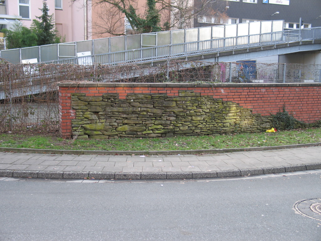 Abschnitt der Stadtmauer in Essen-Steele (2011)