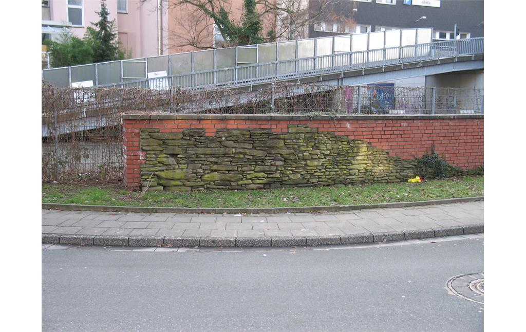 Abschnitt der Stadtmauer in Essen-Steele (2011)