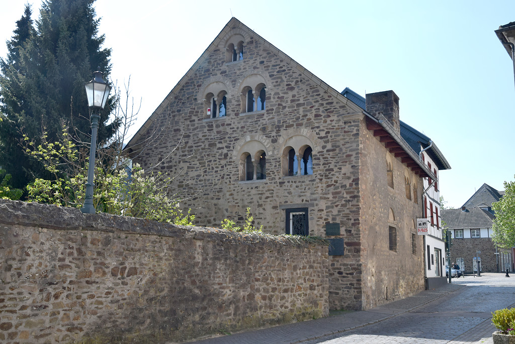 Das Romanische Haus in Bad Münstereifel, Ansicht von der Straße Langenhecke (2017)