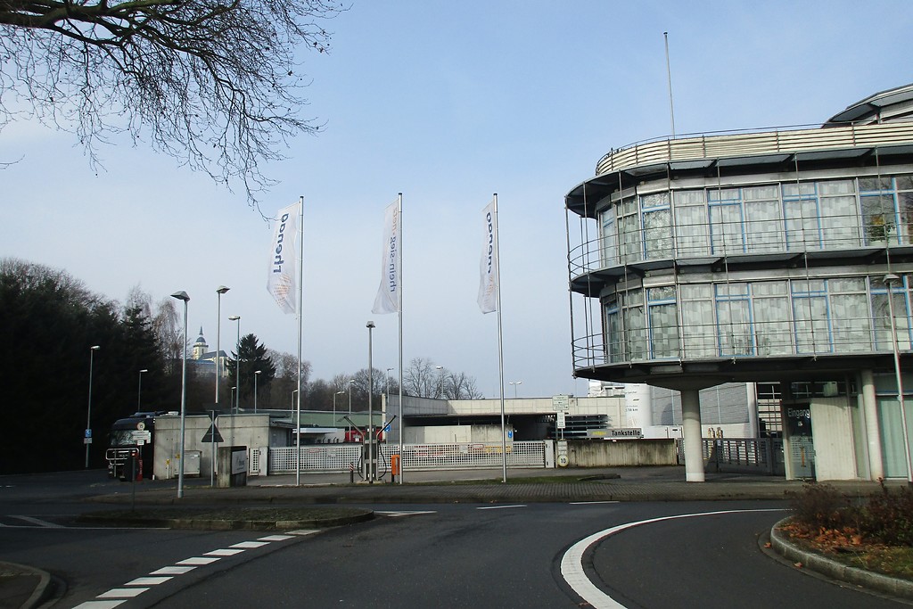 Verwaltungsgebäude der rhenag Rheinische Energie AG am Industriegelände des Siegwerks in Siegburg (2017).