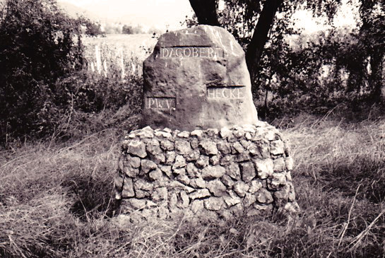 Ritterstein Nr. 183 "Dagobert-Hecke" südlich von Frankweiler (1993)