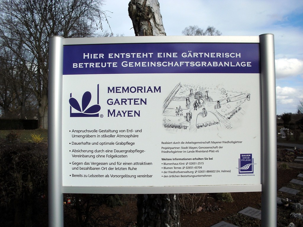Hinweistafel zum "Memoriam Garten Mayen" auf dem Friedhof am Katzenberger Weg in Mayen (2013).