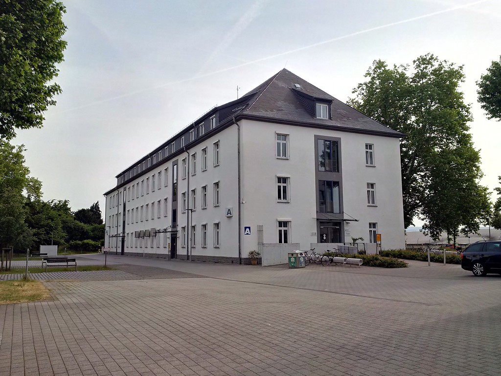 A-Gebäude des Campus Koblenz der Universität Koblenz-Landau (2015).