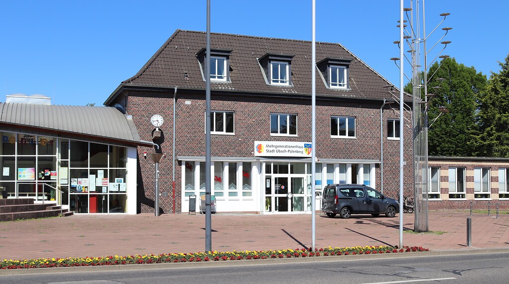 Früheres Bahnhofsgebäude von Übach-Palenberg (2021)