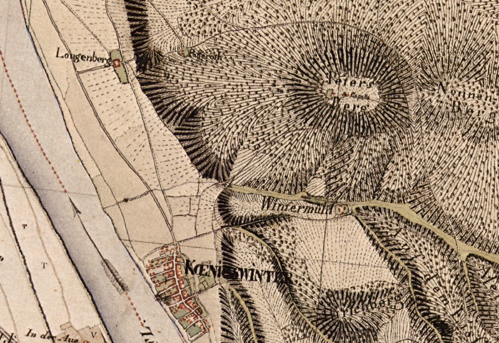 Ausschnitt einer historischen Karte der "Topographischen Aufnahme der Rheinlande" von Tranchot / von Müffling (1801-1828) im Bereich der Stadt Königswinter und des Petersbergs. Westlich des Petersbergs ist die historische Weinlage Pfaffenröttchen als "Pafferoth" eingetragen.