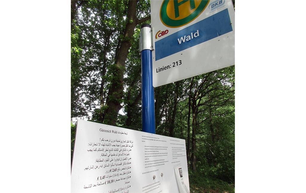 Schild an der Bushaltestelle an der früheren Kaserne Gürzenich-Wald, die heute als zentrale Unterbringungseinrichtung "ZUE Düren II" genutzt wird (2017).