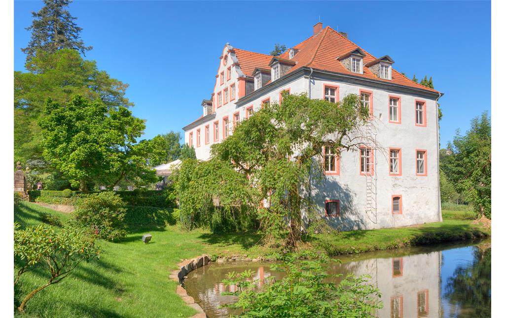 Schloss Georghausen in Lindlar-Hommerich (Georghausen), zugleich auch Vereinshaus eines Golfklubs (2013).
