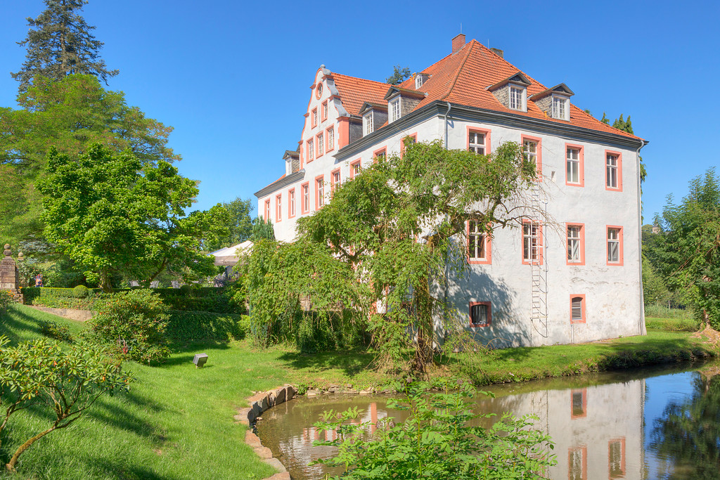 Schloss Georghausen in Lindlar-Hommerich (Georghausen), zugleich auch Vereinshaus eines Golfklubs (2013).